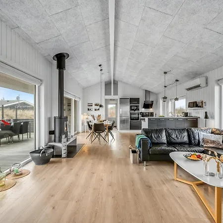 Bright And Modern - 1026 *